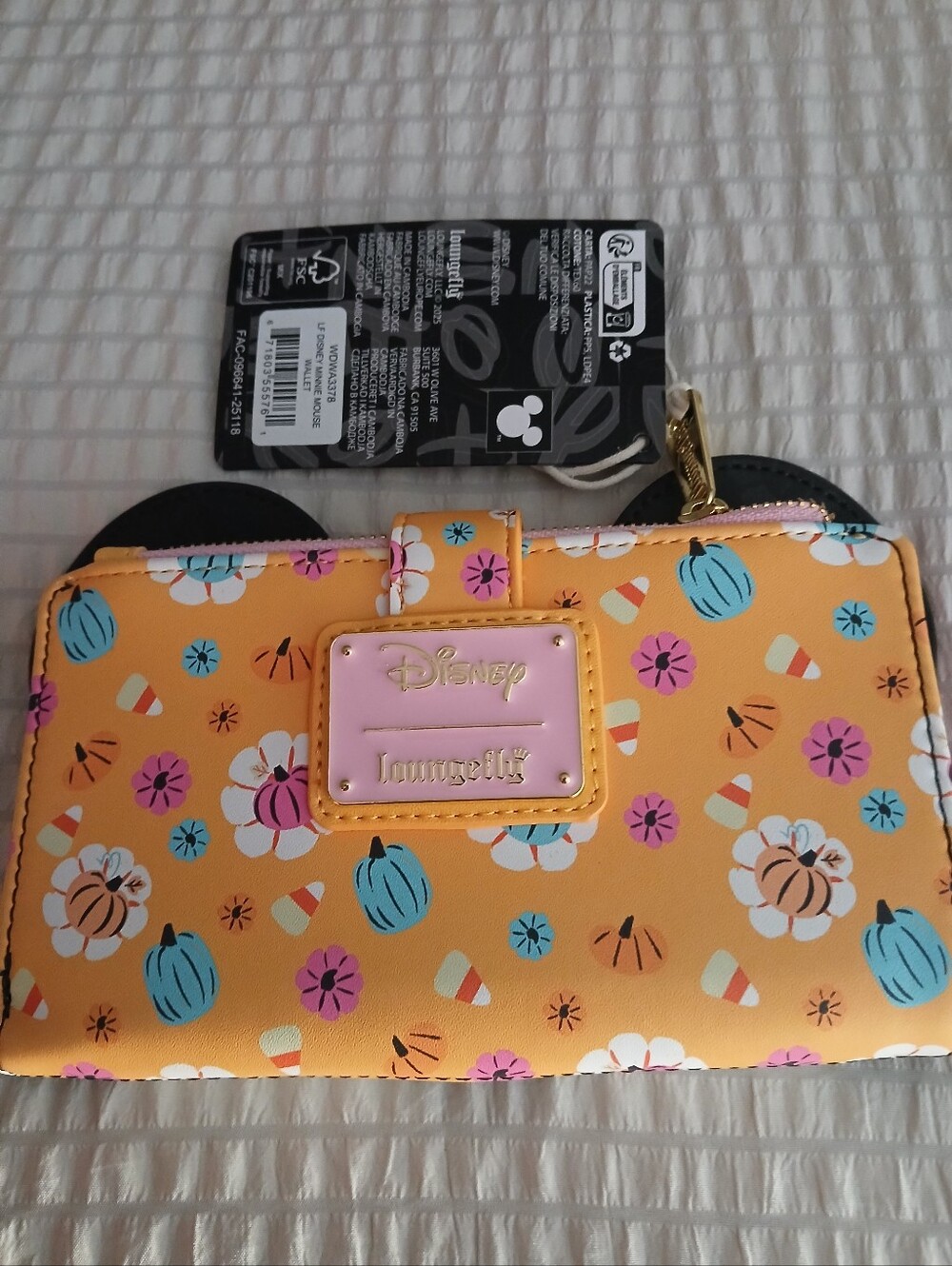 NWT LOUNGEFLY DISNEY MINNIE MOUSE WALLET WITH PUMPKINS AND CANDY CORN HARDTAG - Picture 2 of 5
